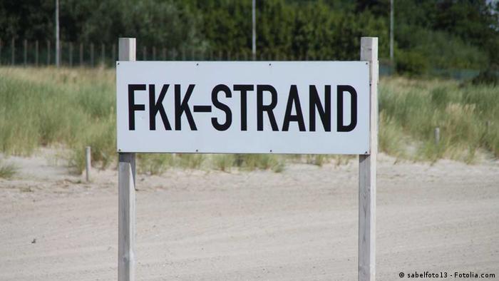 Watch for these signs before stripping (FKK-Strand = nude beach) .